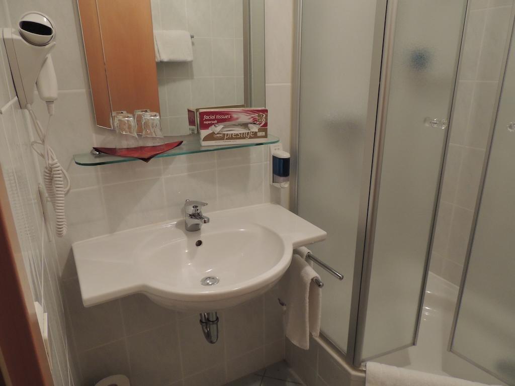 Hotel-Gasthof Eberherr Forstinning Szoba fotó